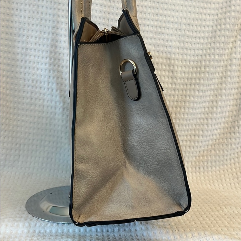 Elegant Tan Bow Accent Women's Bag - Picture 4 of 7